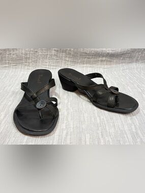 Think! ZAZA model women’s black leather thong sandal